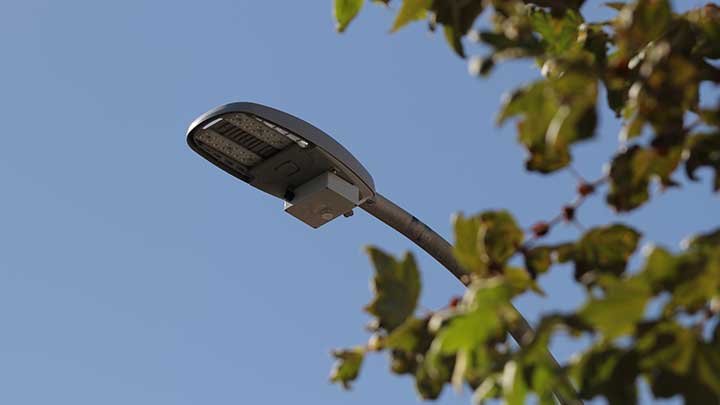 Sammeln Sie Daten von Sensoren an LED-Straßenbeleuchtungsmasten