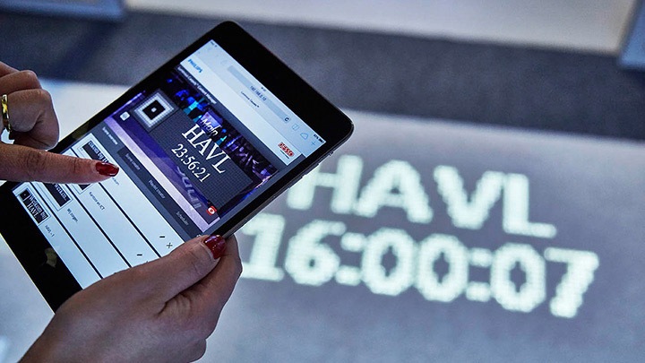 Philips Lighting Luminous Flooring kann unmittelbar über ein vernetztes mobiles Gerät konfiguriert werden