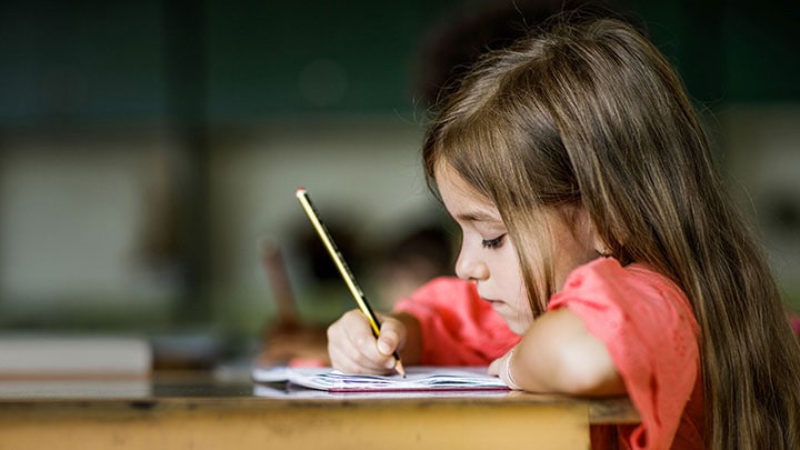 Die Desinfektion von Luft, Oberflächen und Gegenständen mit UV-C-Produkten von Philips ist eine wirksame Ergänzung der Hygienekonzepte in Schulen, Kitas, Universitäten, Bibliotheken, Berufsschulen etc. Sie neutralisiert Viren und Bakterien und trägt zum Kampf gegen die Corona-Pandemie bei.