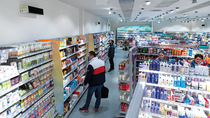 Die Desinfektion von Luft, Oberflächen und Gegenständen mit UV-C-Produkten von Philips ist eine wirksame Ergänzung der Hygienekonzepte in vielen Anwendungsbereichen und Branchen. UV-C-Spezialisten im Elektrogroßhandel oder in Installationsunternehmen unterstützen Sie beim professionellen Einsatz von UV-C-Licht zur Desinfektion.