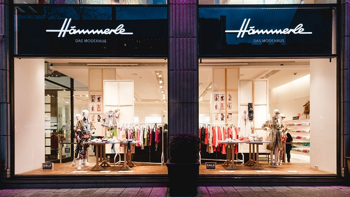 Dynamische Schaufensterbeleuchtung von Philips beim Modehaus Hämmerle in Wien