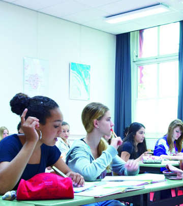 Die Schüler interagieren gut mit dem Philips SchoolVision Szenario ,Aktivieren‘, Sekundarschule Jan van Brabant, Niederlande