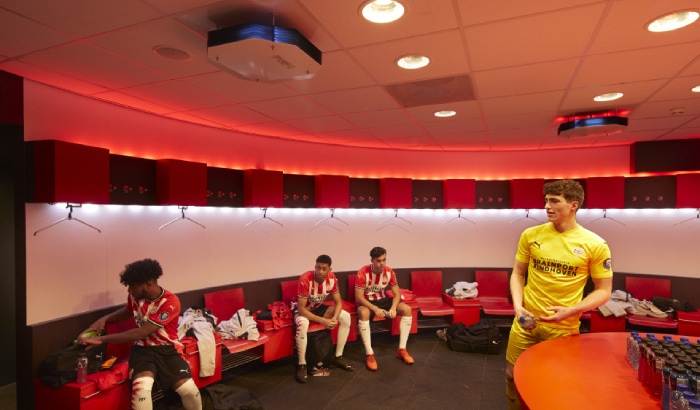 Luftdesinfektion mit UV-C-Licht beim PSV Eindhoven