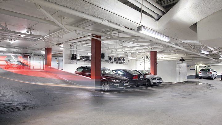 Philips Lighting GreenParking: Optimieren Sie die Parkplatzbeleuchtung für Fahrzeuge unter Verwendung von Präsenzerkennung und zonenabhängigem Dimmen.