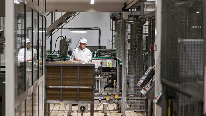 Beleuchtung für die Nahrungsmittelindustrie im Werk von Hero